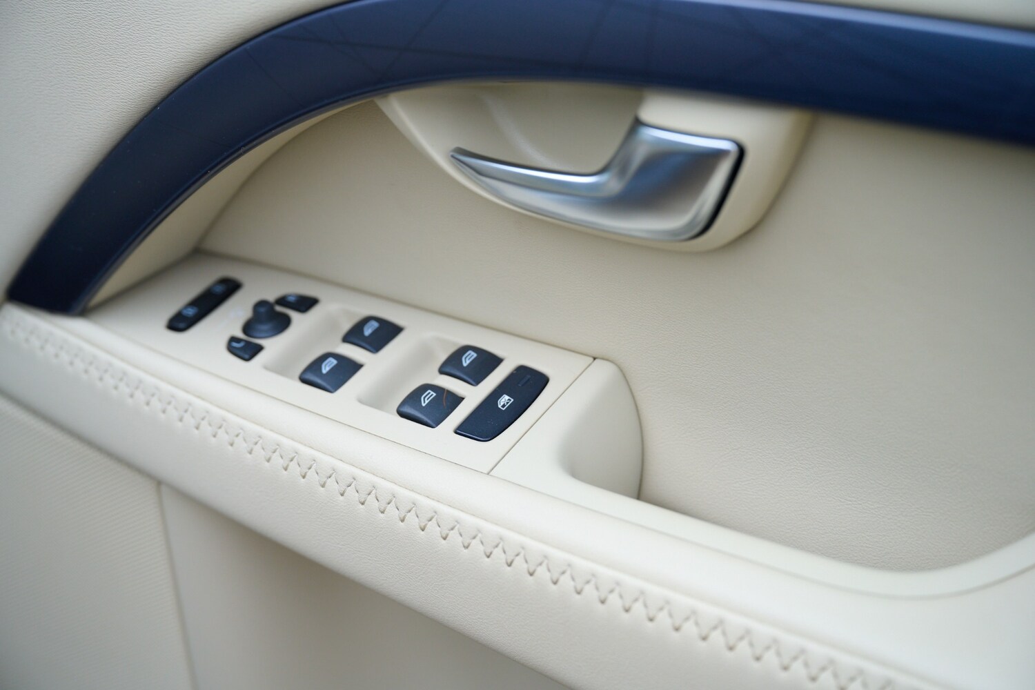 Used Volvo XC70 2012 for sale - 77542558: Photo 47