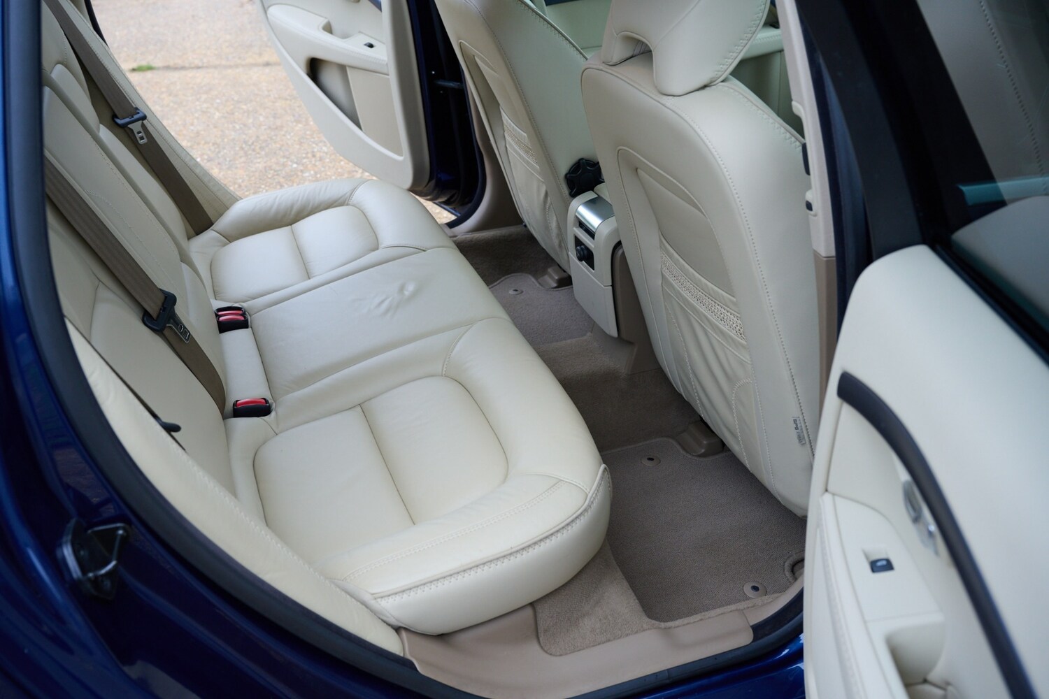 Used Volvo XC70 2012 for sale - 77542558: Photo 63