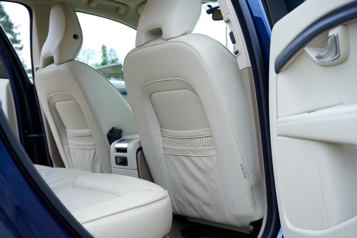 Used Volvo XC70 2012 for sale - 77542558: Photo 64