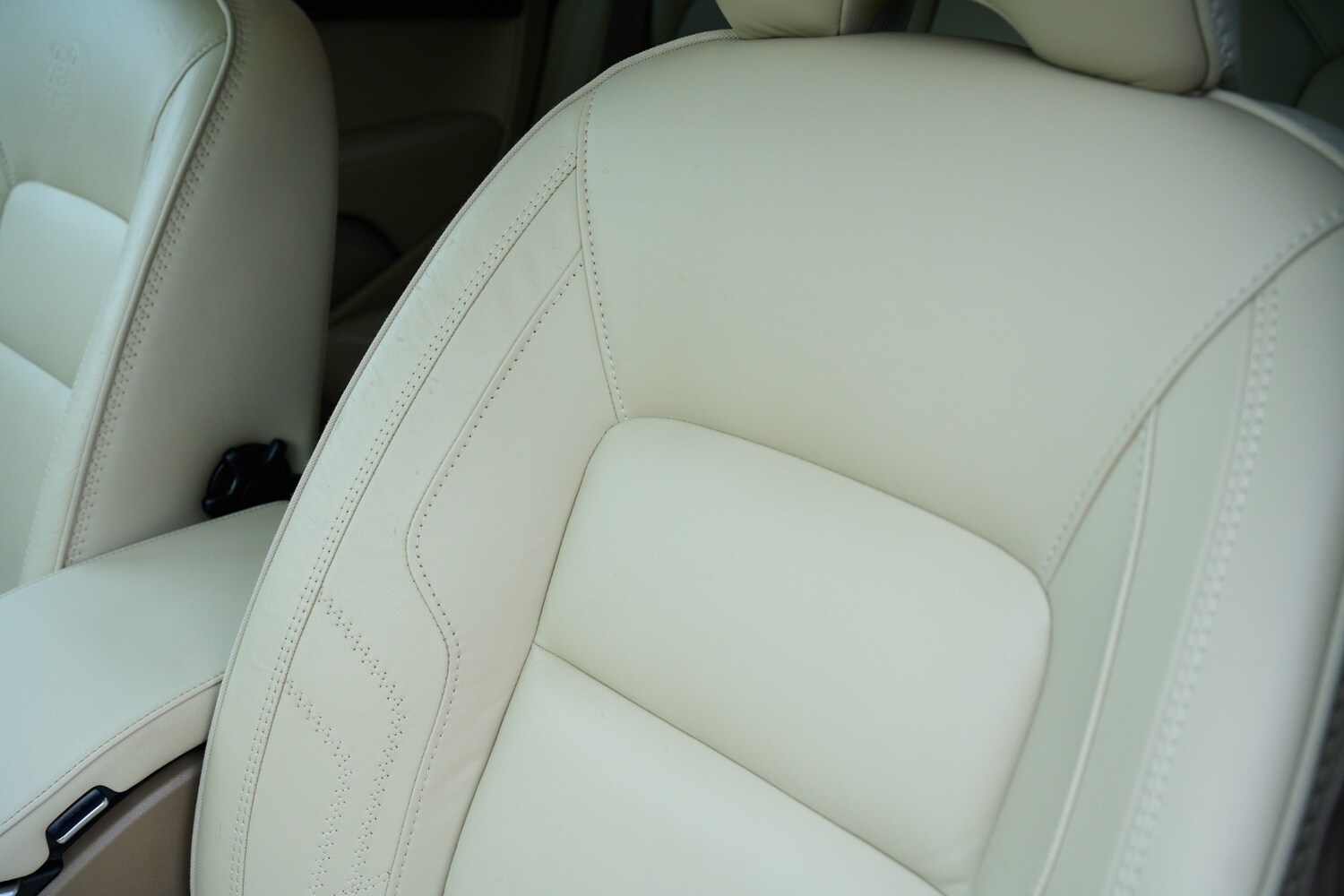 Used Volvo XC70 2012 for sale - 77542558: Photo 65