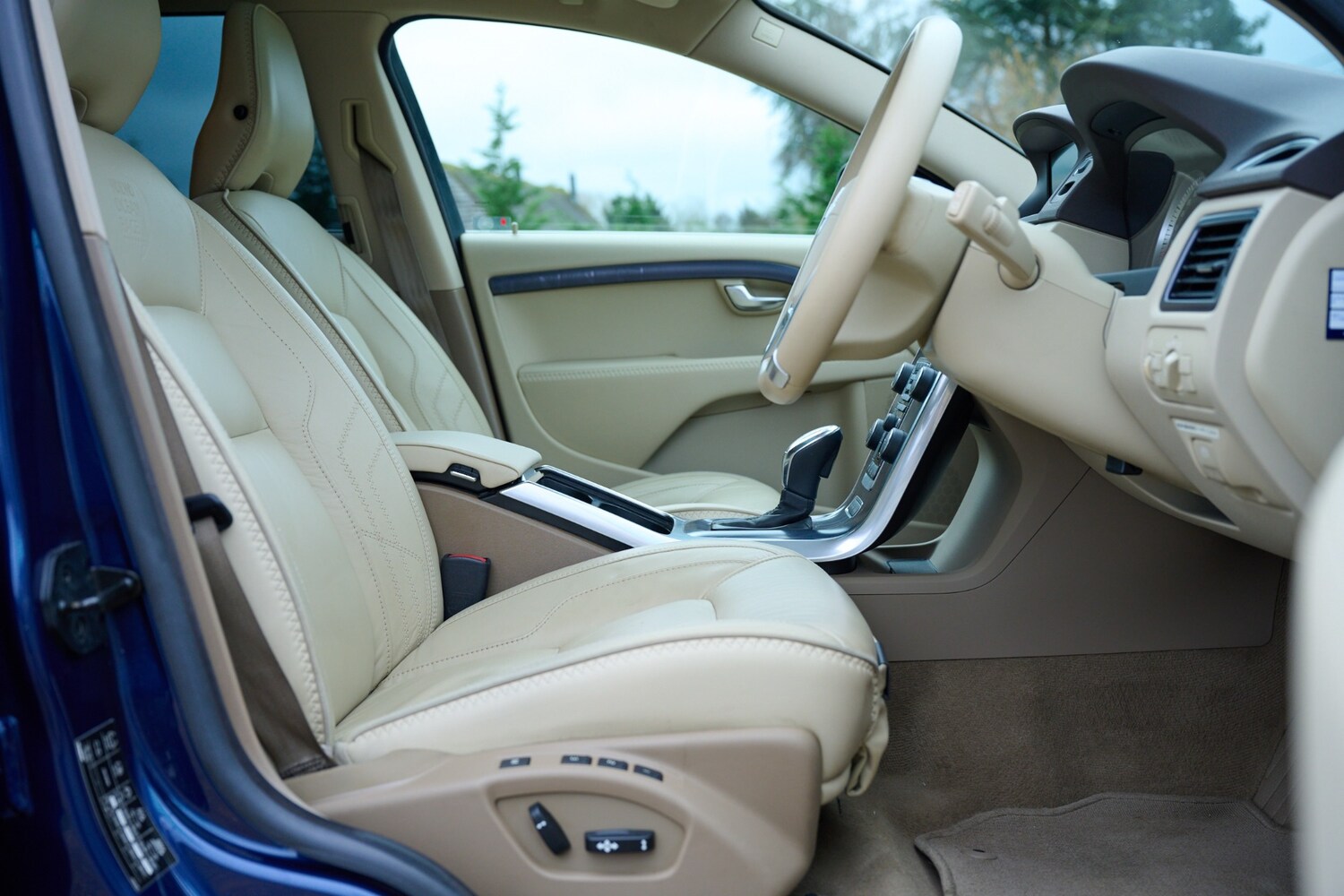 Used Volvo XC70 2012 for sale - 77542558: Photo 67