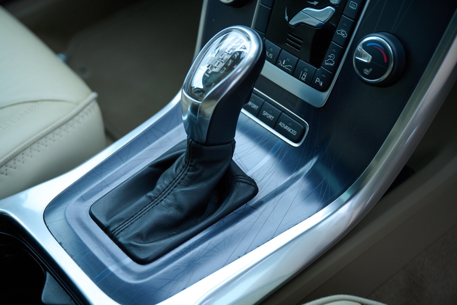 Used Volvo XC70 2012 for sale - 77542558: Photo 68