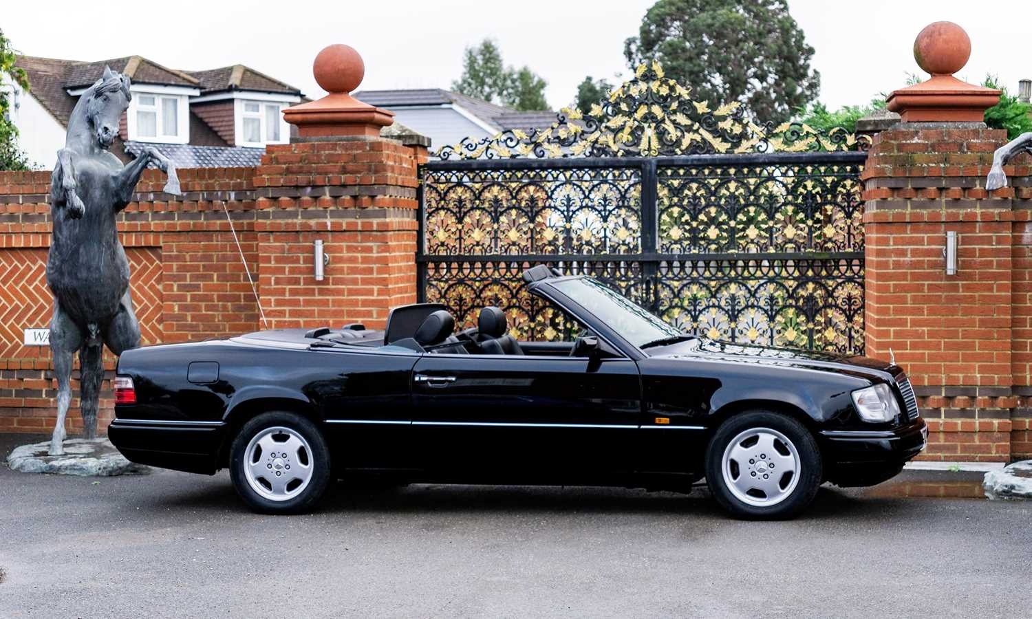 Used Mercedes-Benz E Class 1995 for sale - 76554357: Photo 2