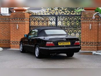 Used Mercedes-Benz E Class 1995 for sale - 76554357: Photo