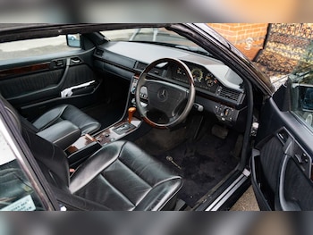 Used Mercedes-Benz E Class 1995 for sale - 76554357: Photo