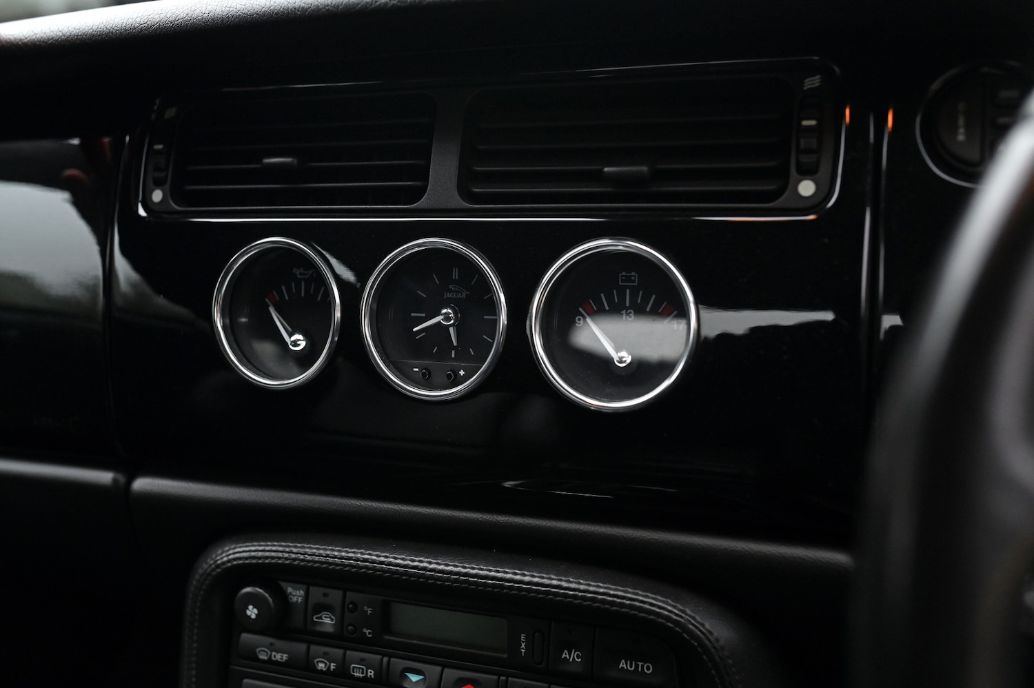 Used Jaguar XKR 2004 for sale - 77459771: Photo 24