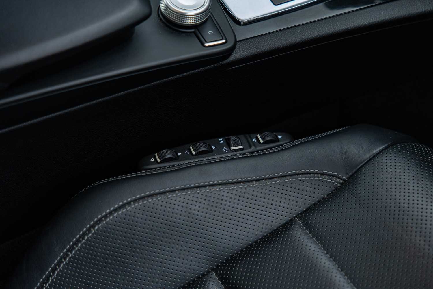 Used Mercedes-Benz E Class 2010 for sale - 76557128: Photo 37