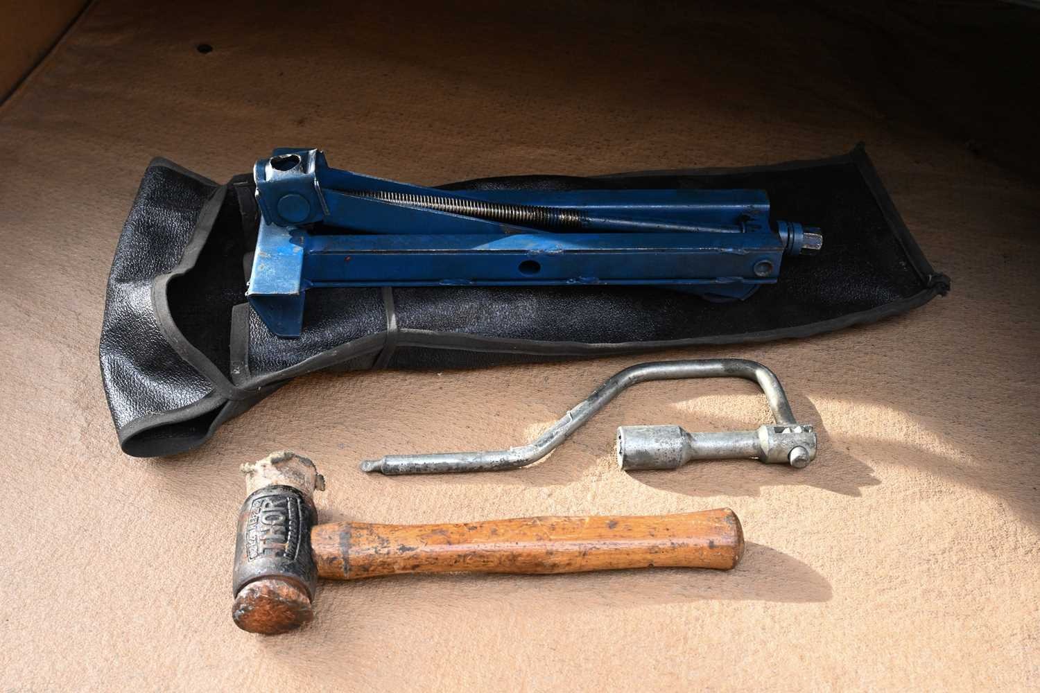 Used Jaguar E-Type 1974 for sale - 77607215: Photo 74