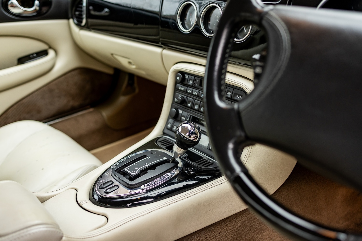 Used Jaguar XKR 1998 for sale - 77449600: Photo 39