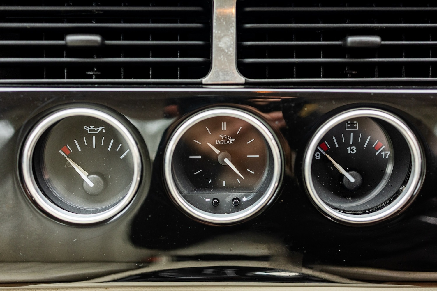 Used Jaguar XKR 1998 for sale - 77449600: Photo 46