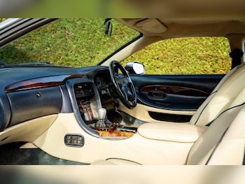 Used Aston Martin DB7 1995 for sale - 75789287: Photo