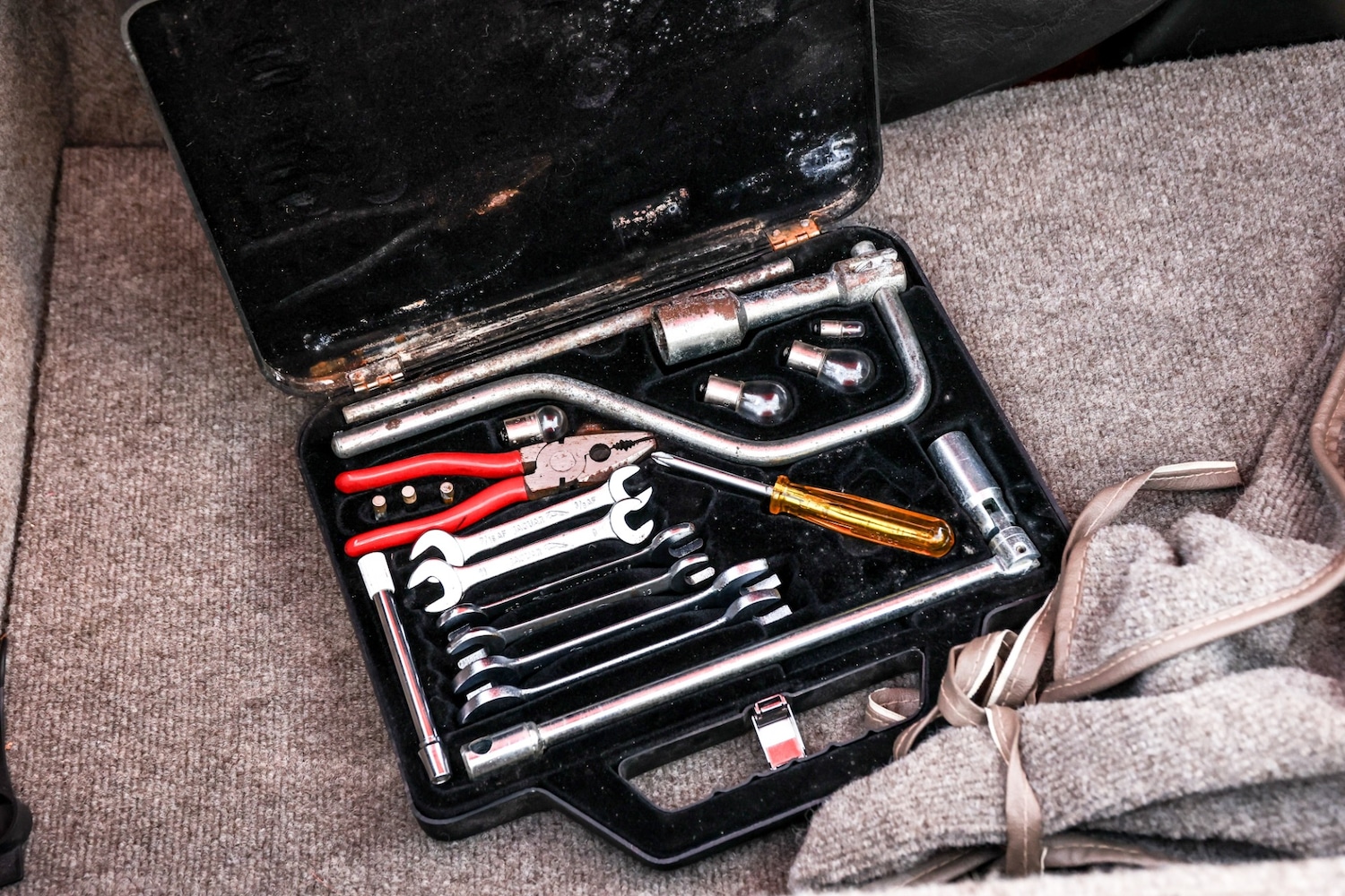 Used Jaguar XJS 1988 for sale - 76464750: Photo 43