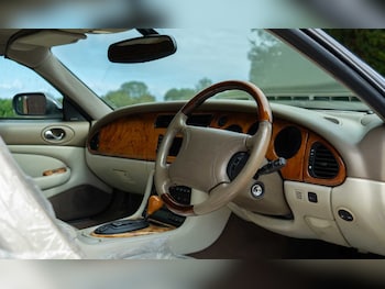 Used Jaguar XKR 2000 for sale - 79614988: Photo