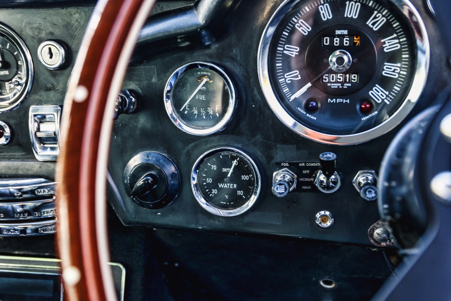 Used Aston Martin DB6 2023 for sale - 77543399: Photo 37