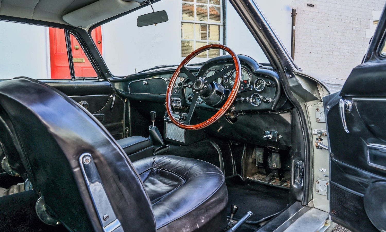 Used Aston Martin DB6 2023 for sale - 77543399: Photo 4