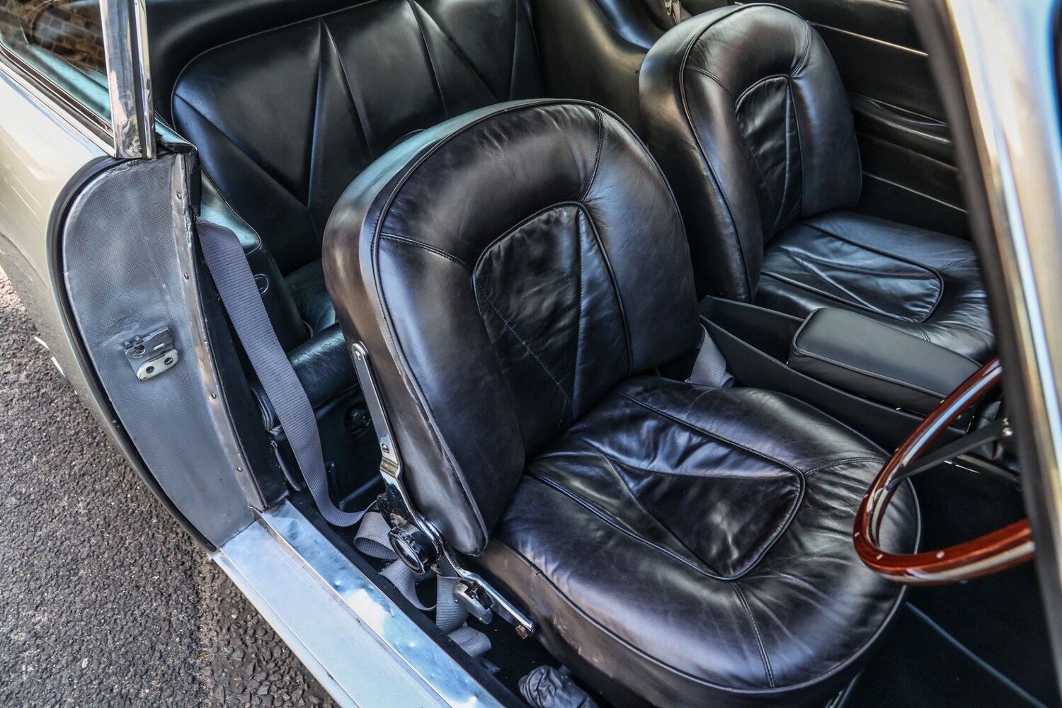 Used Aston Martin DB6 2023 for sale - 77543399: Photo 41