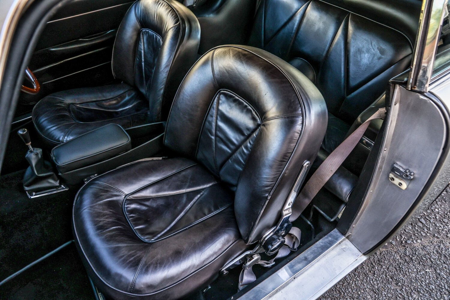 Used Aston Martin DB6 2023 for sale - 77543399: Photo 42