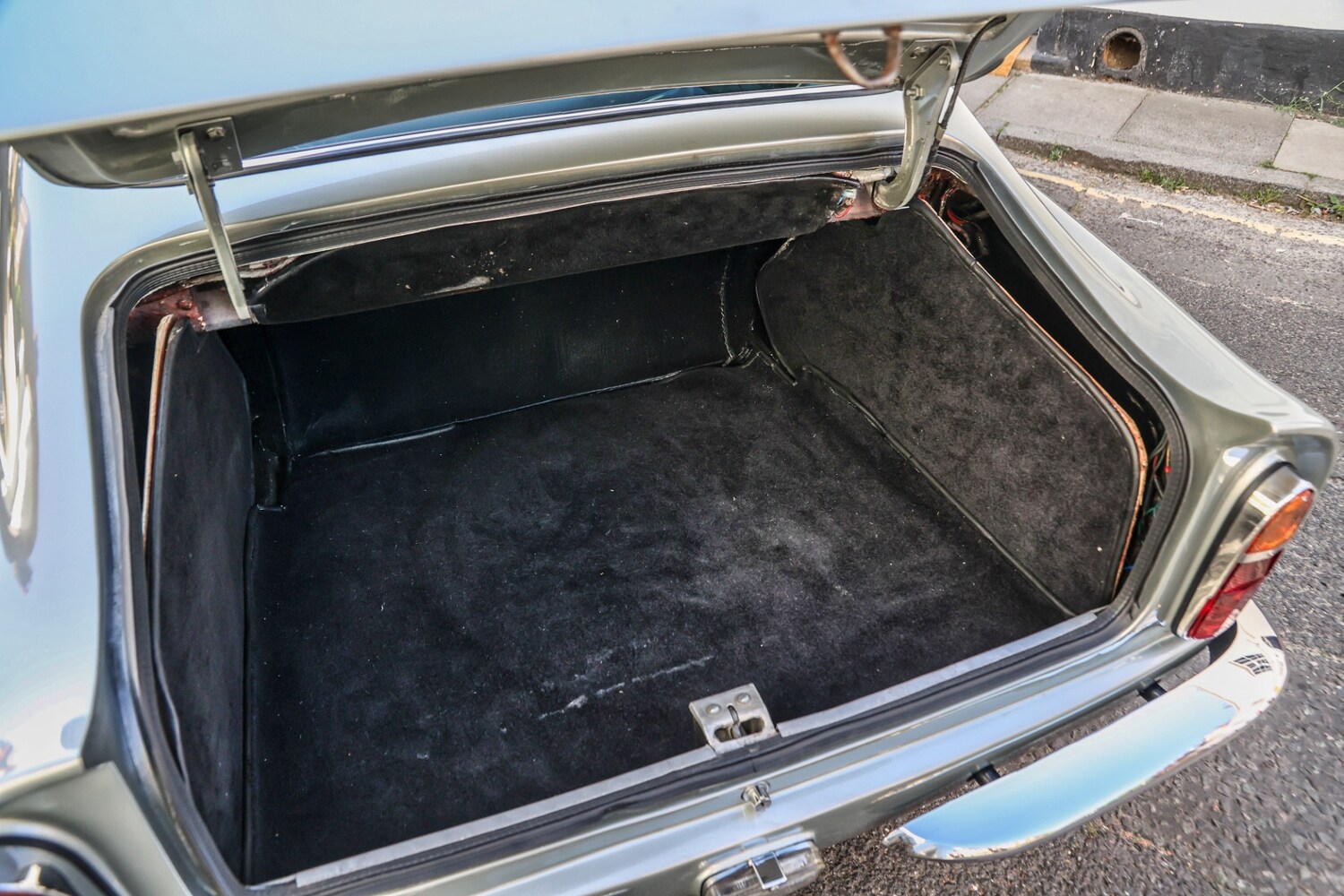 Used Aston Martin DB6 2023 for sale - 77543399: Photo 49