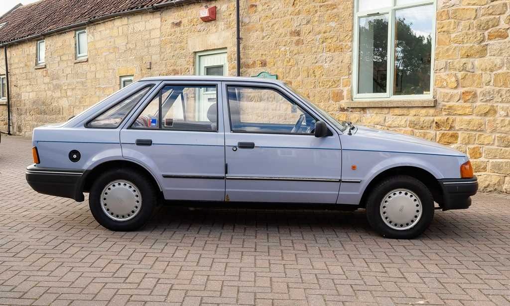 Used Ford Escort 1986 for sale - 76392343: Photo 2