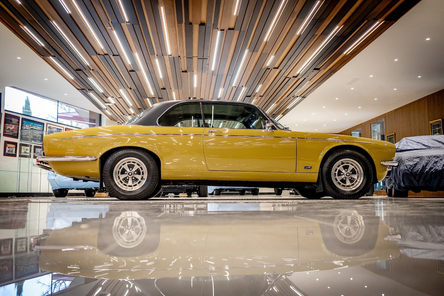 Used Jaguar XJ 1975 for sale - 77446888: Photo 17