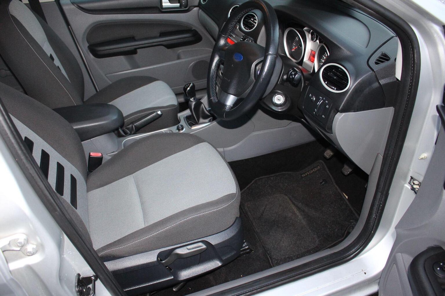 Used Ford Focus 2009 for sale - 76482916: Photo 2