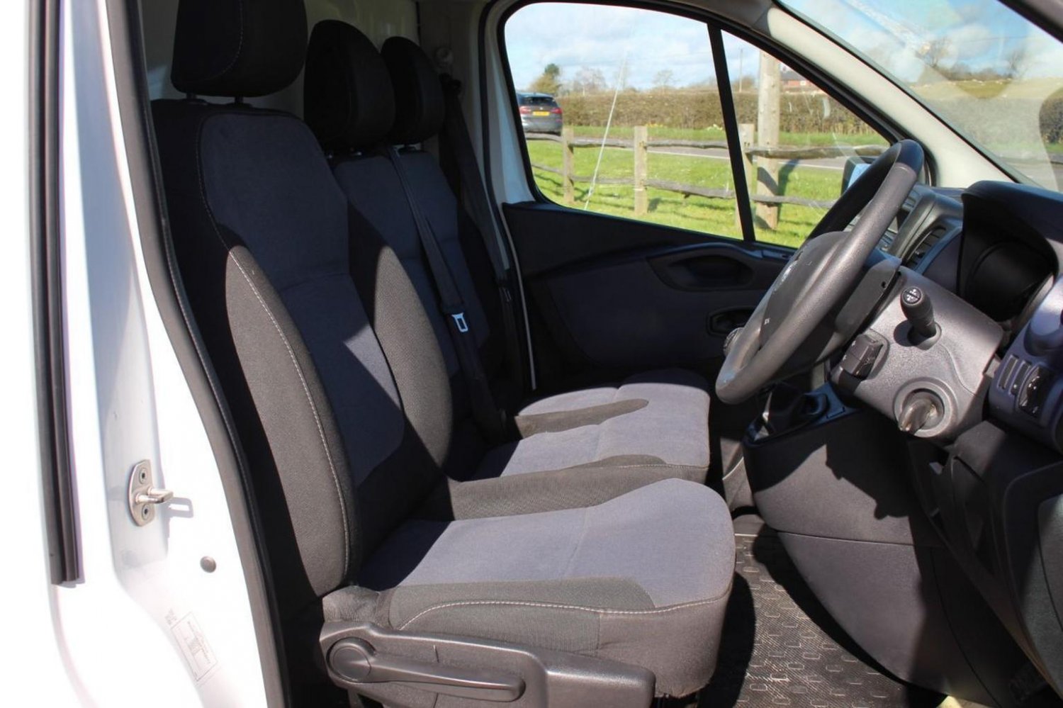 Used Vauxhall Vivaro 2019 for sale - 76436385: Photo 2