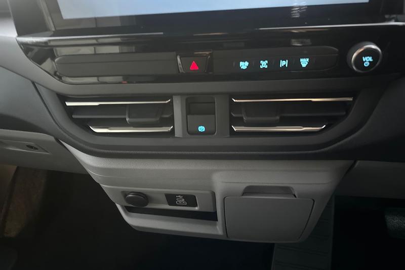 Used Ford E-Tourneo Custom 2025 for sale - 76920046: Photo 8