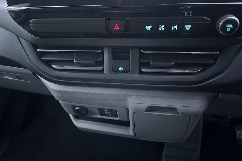 Used Ford E-Tourneo Custom 2025 for sale - 76862393: Photo 9