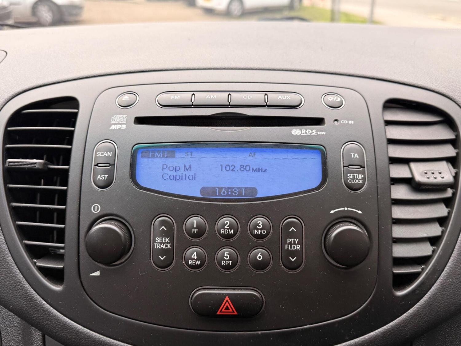 Used Hyundai i10 2014 for sale - 77645785: Photo 16