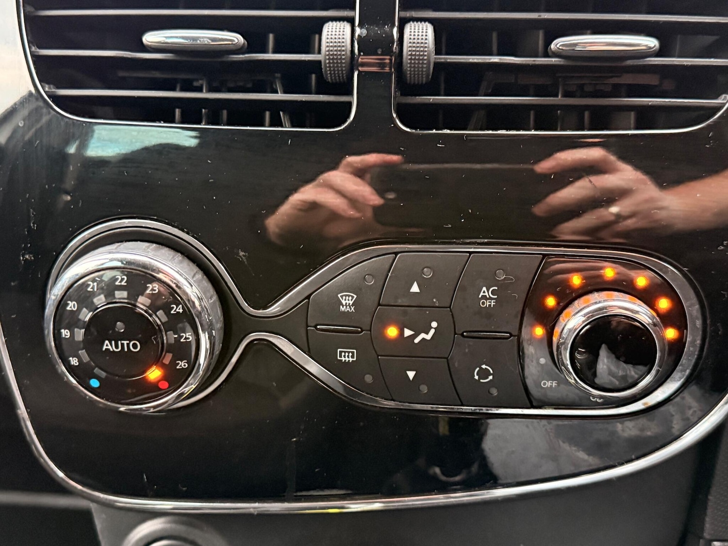 Used Renault Clio 2014 for sale - 76521551: Photo 22