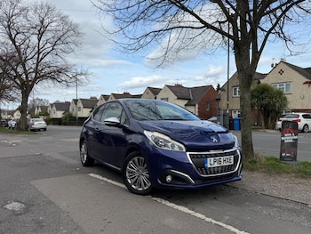 Peugeot - 208