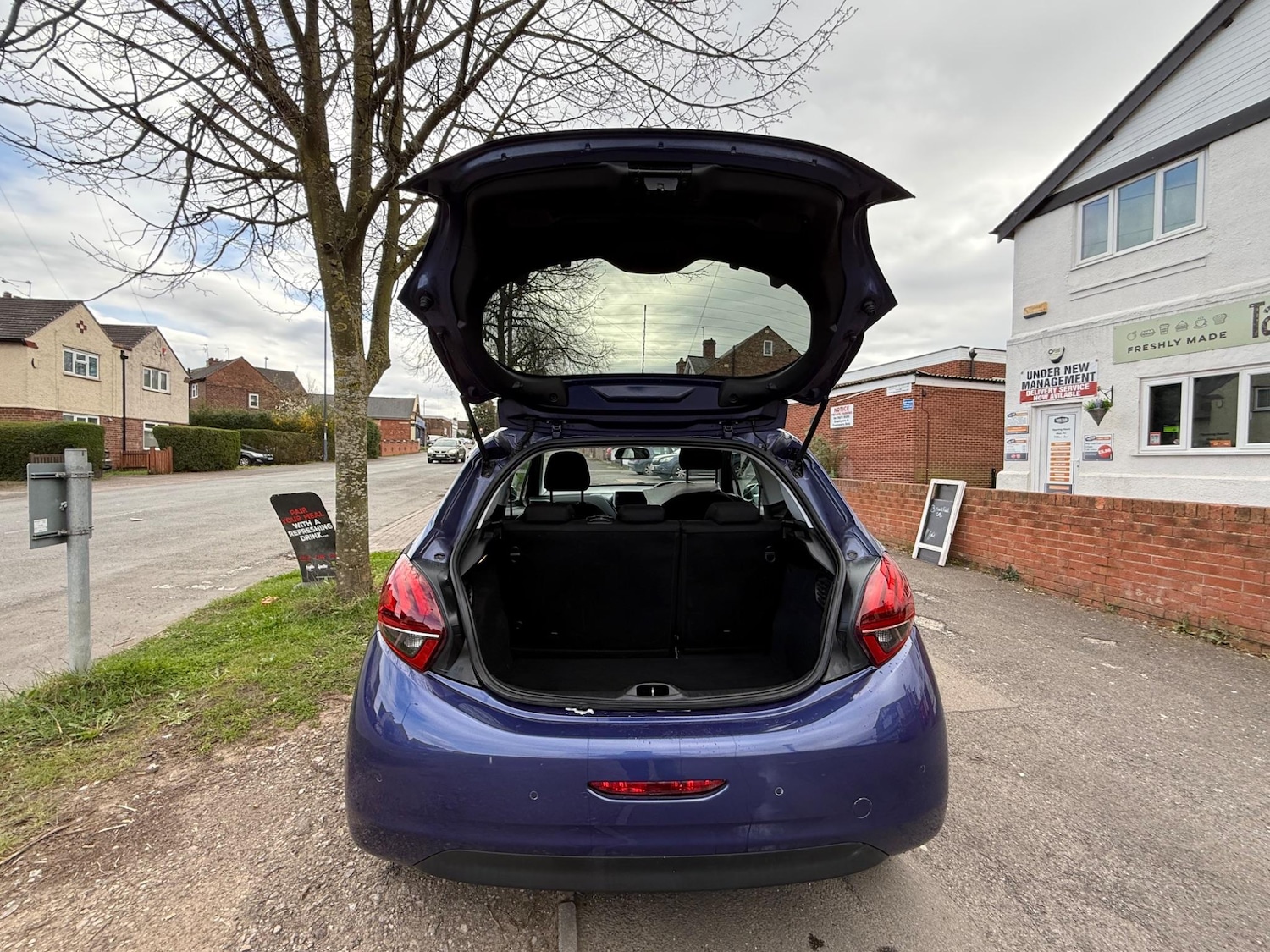 Used Peugeot 208 2016 for sale - 76283985: Photo 7