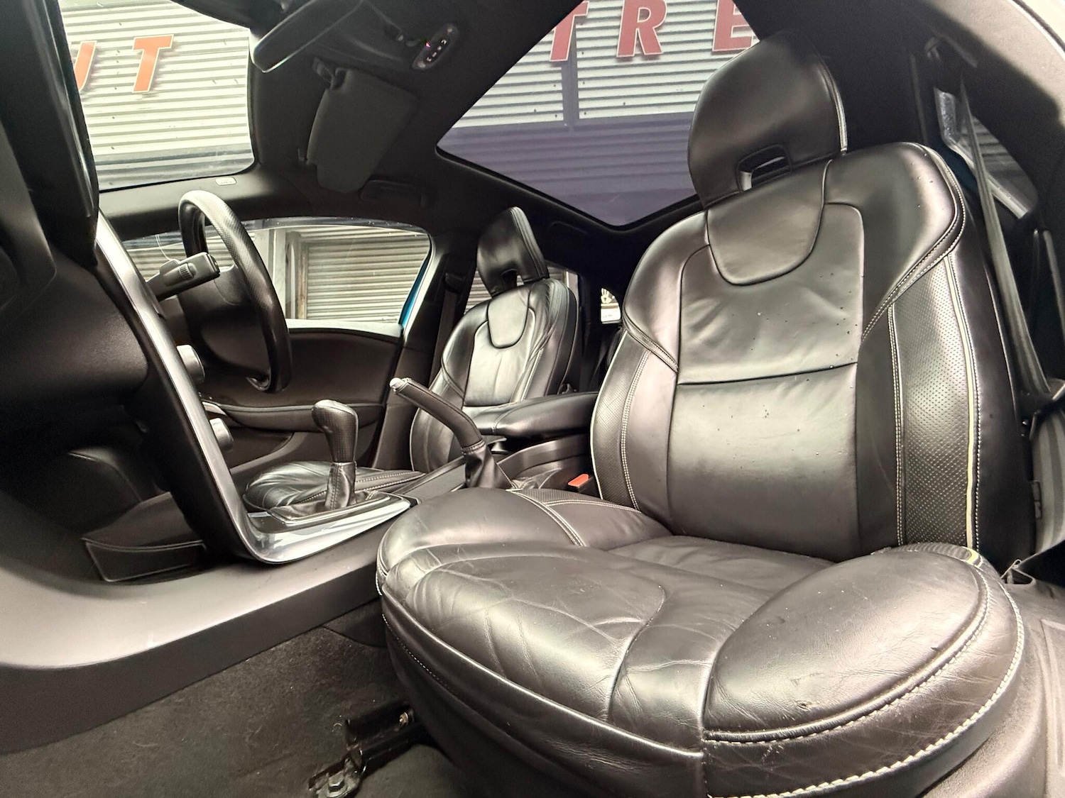 Used Volvo V40 2015 for sale - 76887016: Photo 17