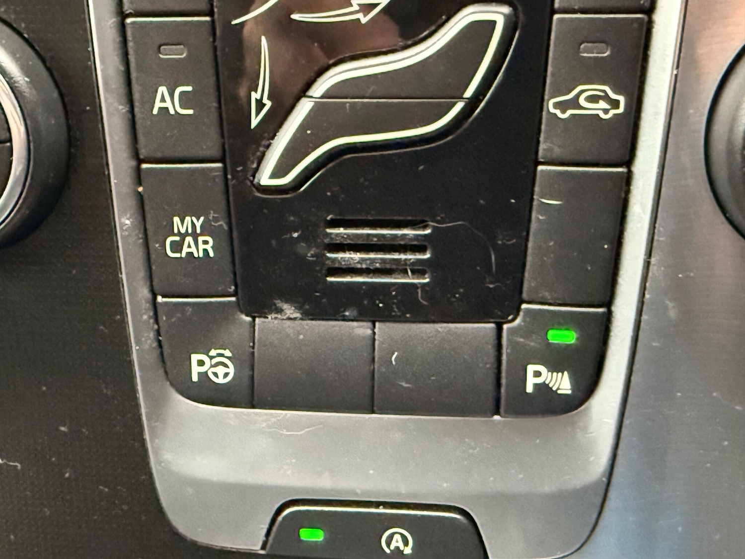 Used Volvo V40 2015 for sale - 76887016: Photo 19