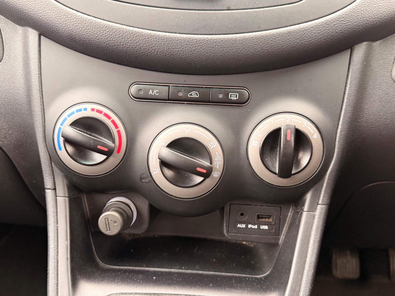 Used Hyundai i10 2012 for sale - 77575238: Photo 14