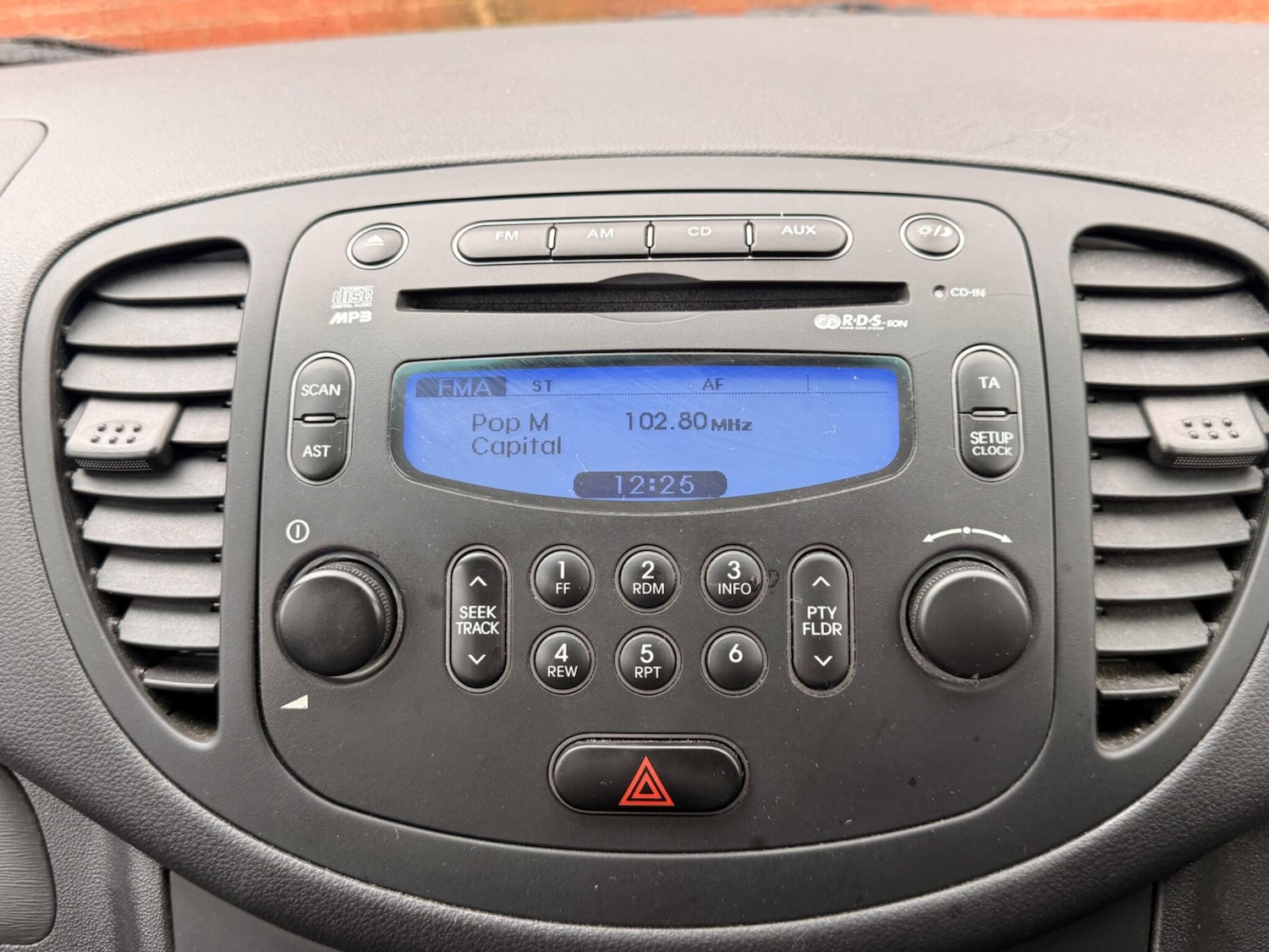 Used Hyundai i10 2012 for sale - 77575238: Photo 15