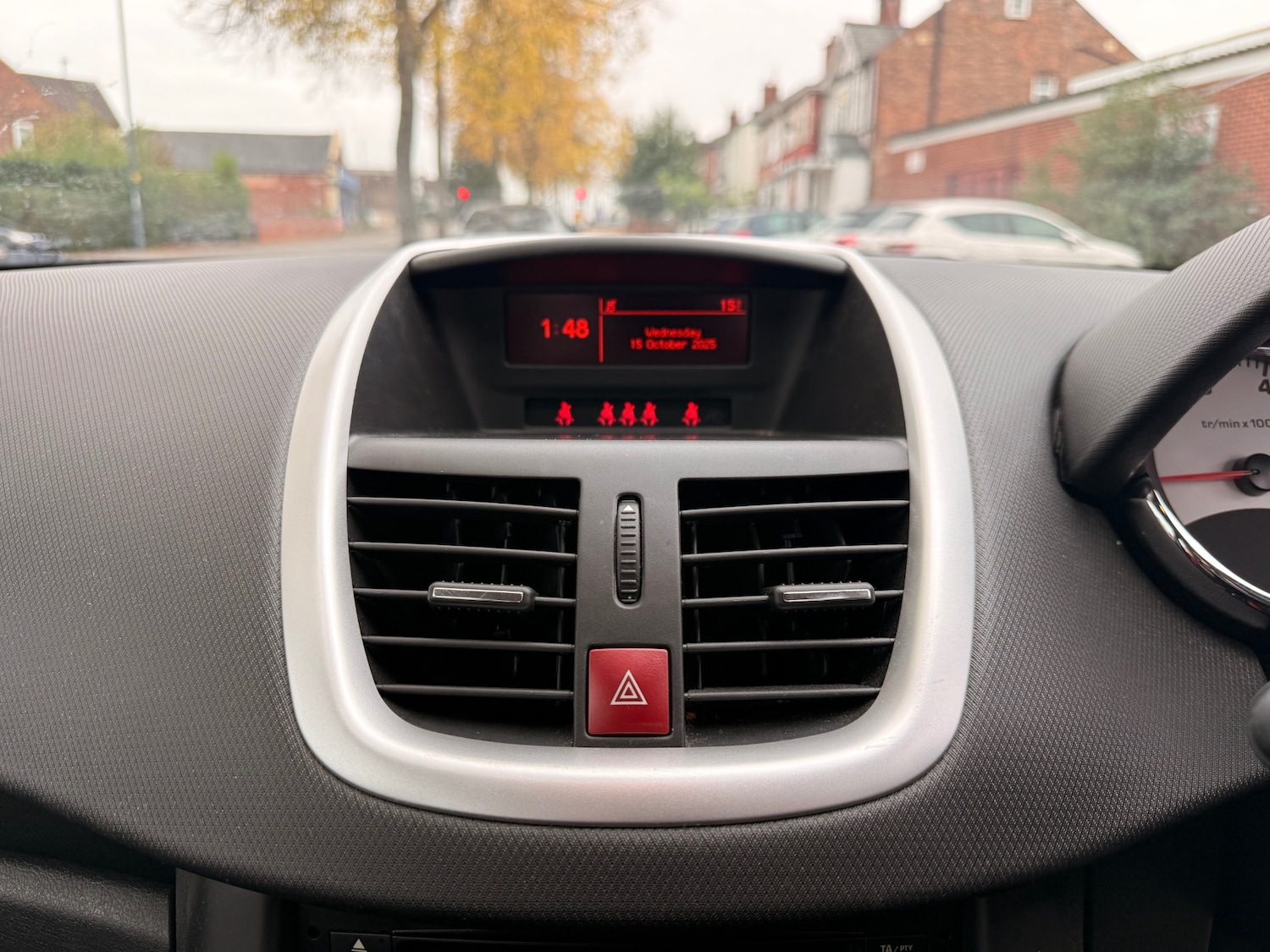 Used Peugeot 207 2010 for sale - 76275053: Photo 15