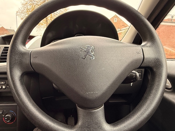 Used Peugeot 207 2010 for sale - 76275053: Photo 18