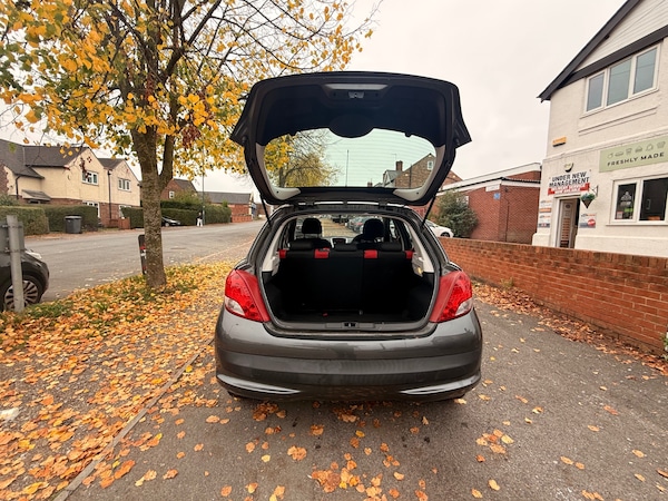 Used Peugeot 207 2010 for sale - 76275053: Photo 6