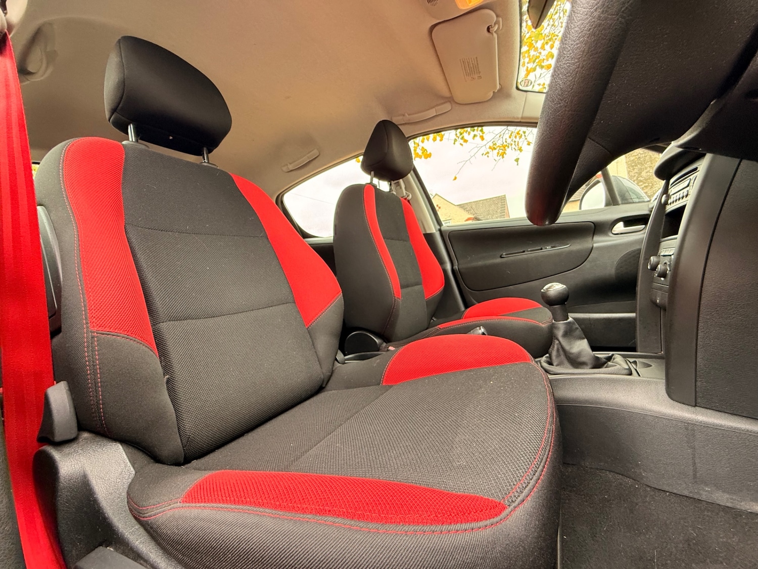 Used Peugeot 207 2010 for sale - 76275053: Photo 9