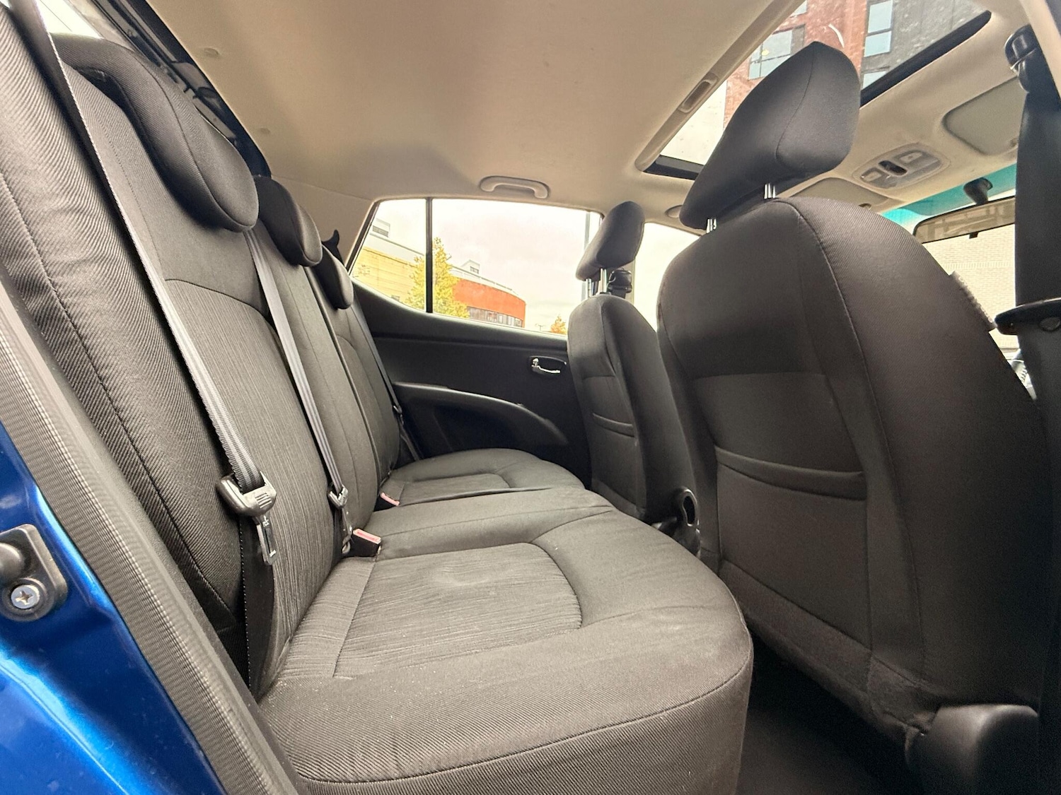 Used Hyundai i10 2011 for sale - 76472771: Photo 11