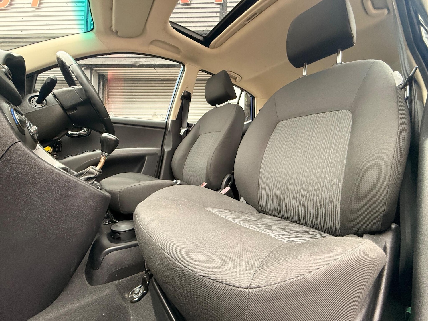 Used Hyundai i10 2011 for sale - 76472771: Photo 14