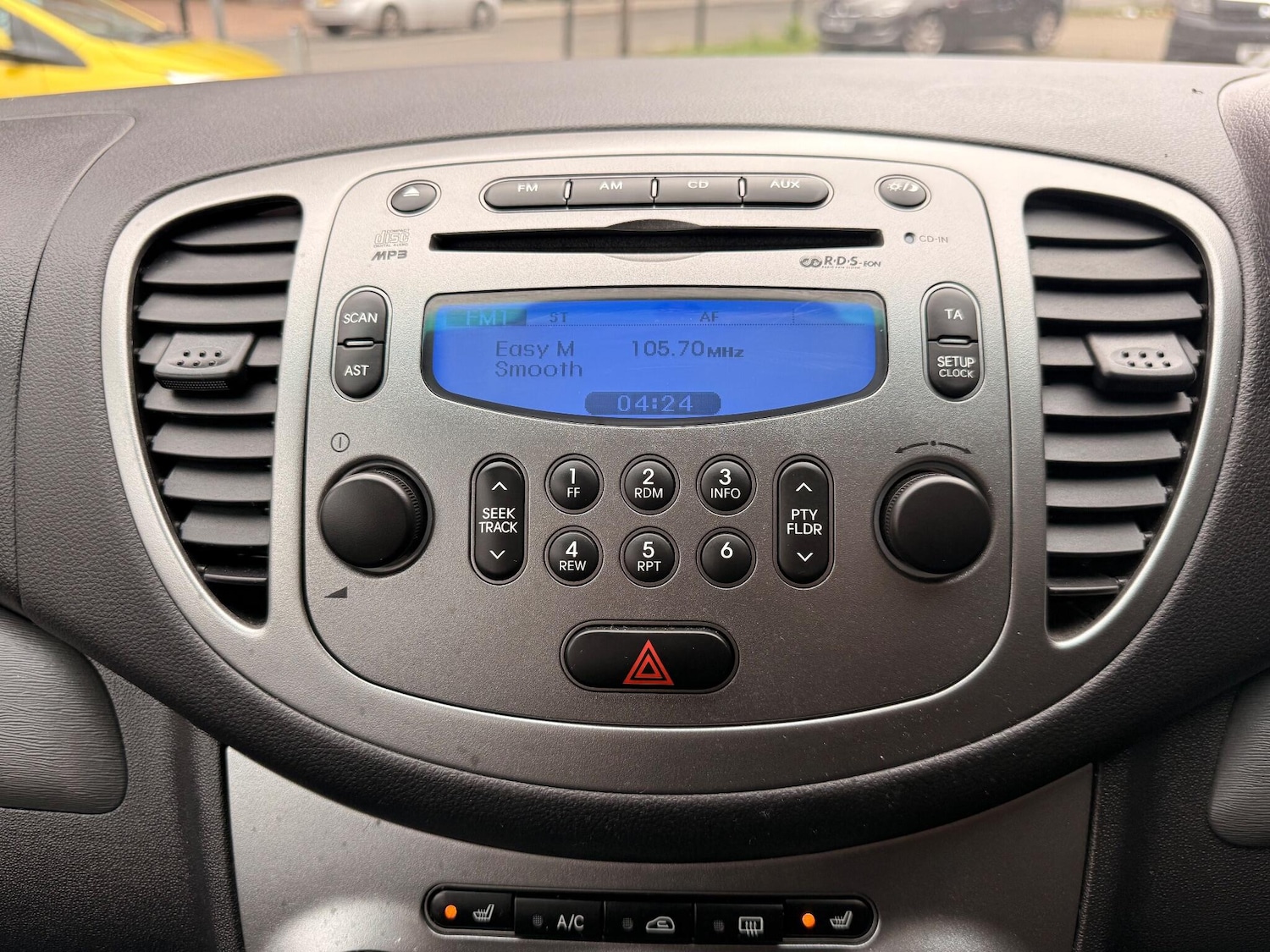 Used Hyundai i10 2011 for sale - 76472771: Photo 18