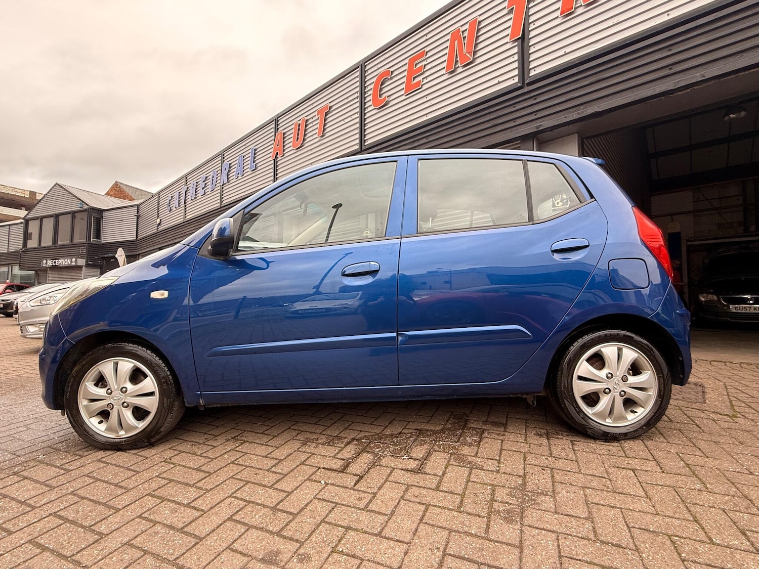Used Hyundai i10 2011 for sale - 76472771: Photo 4