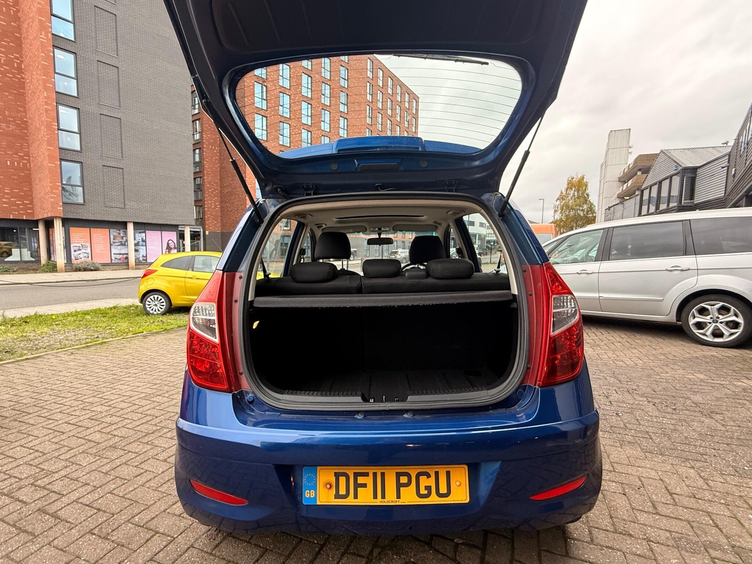 Used Hyundai i10 2011 for sale - 76472771: Photo 7