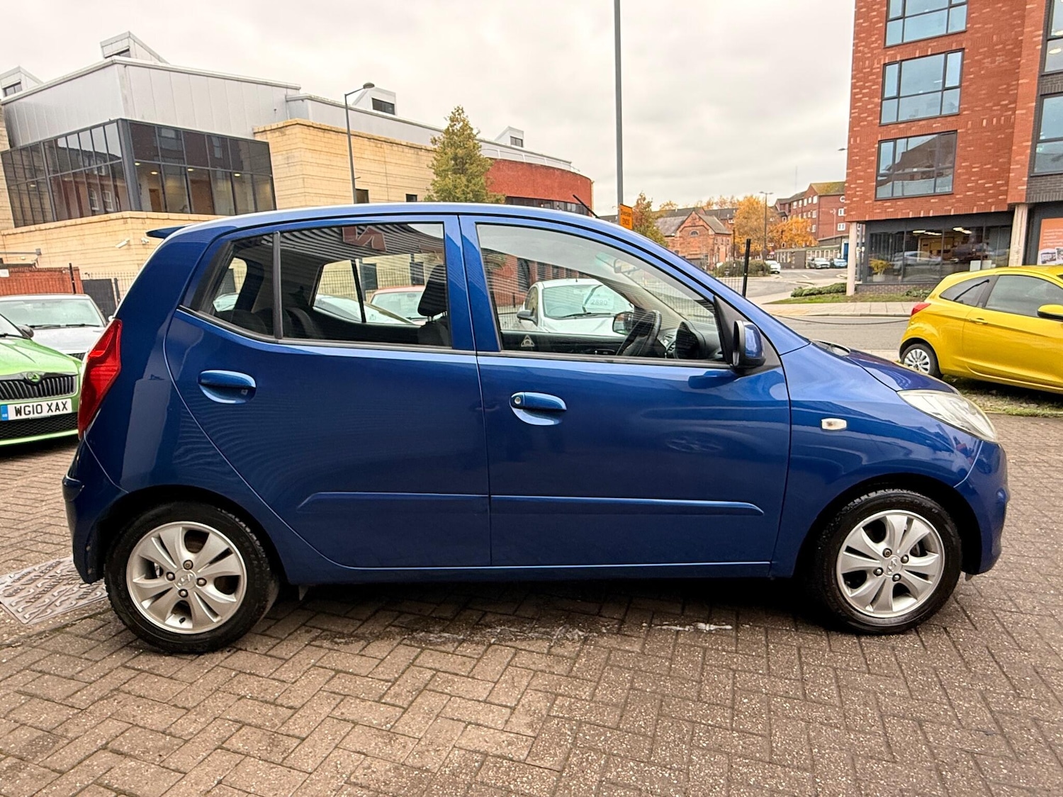 Used Hyundai i10 2011 for sale - 76472771: Photo 9