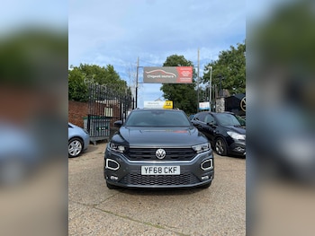 Used Volkswagen T-Roc 2019 for sale - 76227785: Photo