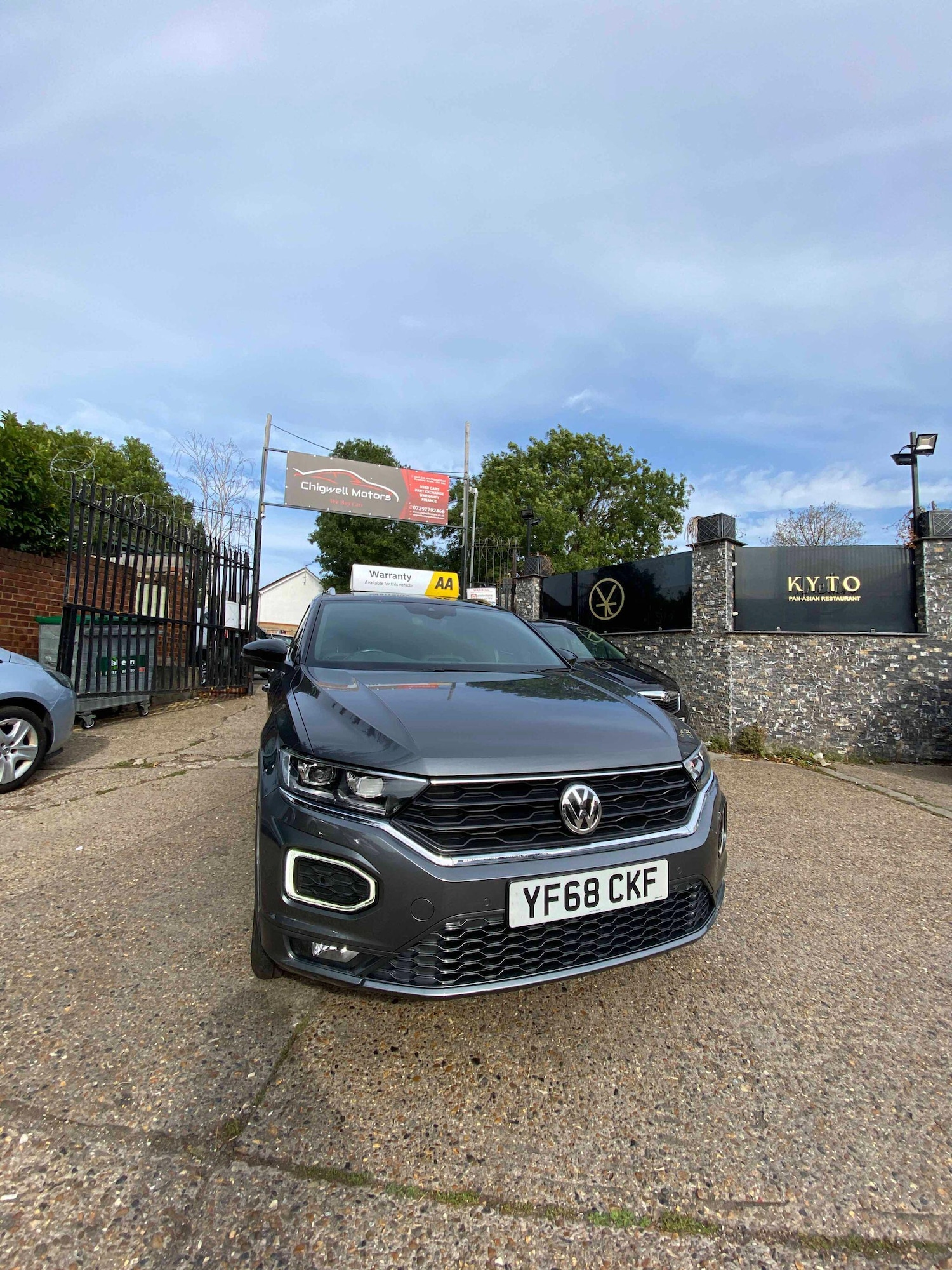 Used Volkswagen T-Roc 2019 for sale - 76227785: Photo 2