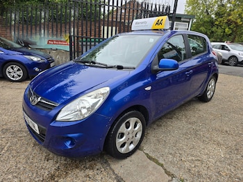 Used Hyundai i20 2011 for sale - 76270042: Photo