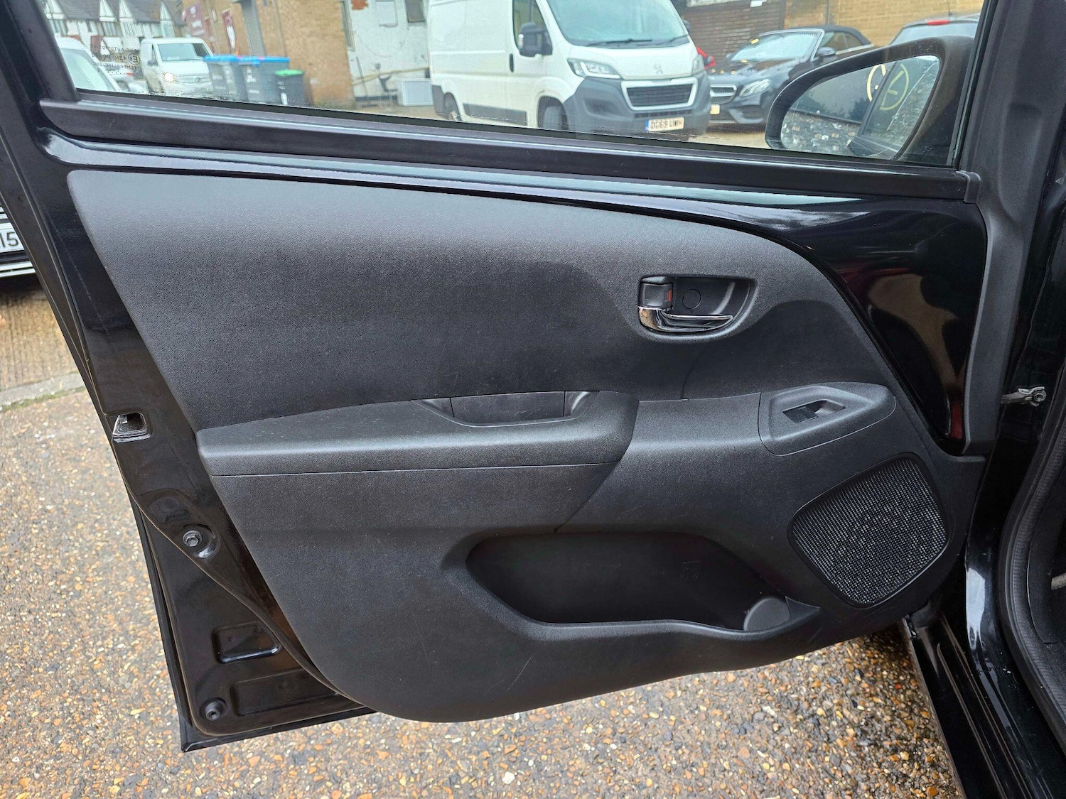 Used Toyota AYGO 2015 for sale - 77550412: Photo 11